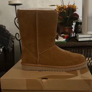 Koolaburra by UGG Brown Suede Boots